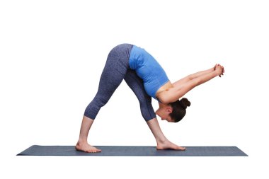 Ashtanga Vinyasa yoga yapan kadın Parsvottanasana