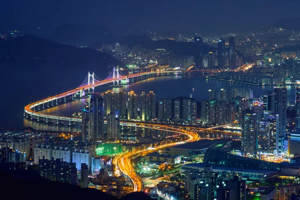 Geceleri Busan cityscape Gwangan Köprüsü — Stok fotoğraf