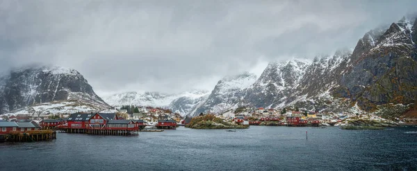 Ένα χωριό στη Νησιά Lofoten της Νορβηγίας. Πανόραμα — Φωτογραφία Αρχείου