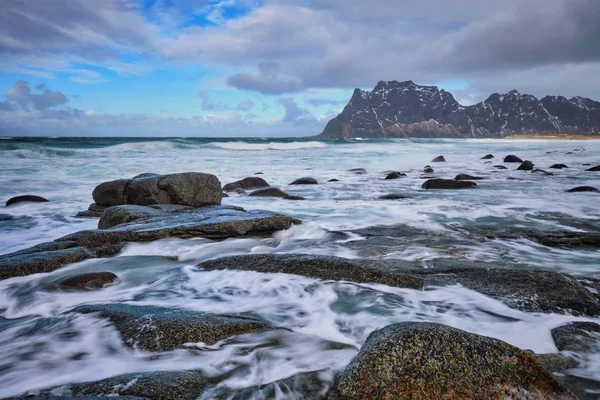 ノルウェーのフィヨルドのビーチ — ストック写真