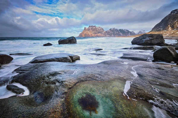 Pláž fjordu v Norsku — Stock fotografie