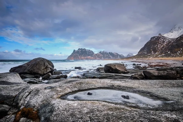 Playa de fiordo en Noruega — Foto de Stock