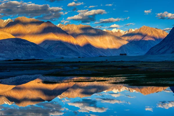 Himalayalar üzerinde günbatımı, Nubra Vadisi, Ladakh, Hindistan — Stok fotoğraf