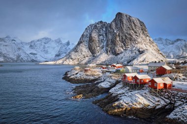 Norveç, Lofoten Adaları 'ndaki Hamnoy balıkçı köyü