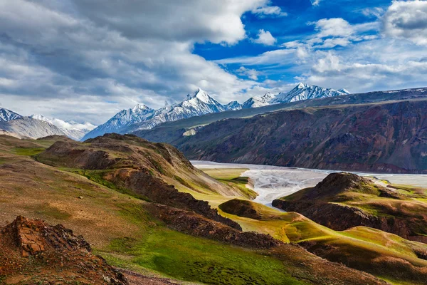 HImalayan landscape in Himalayas, Himachal Pradesh, India — Stock Photo, Image