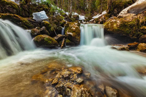Cascade de Sibli-Wasserfall. Rottach-Egern, Bavière, Allemagne — Photo