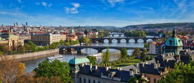 Panoramik Vltava Nehri Letni p üzerinden Prag köprüler