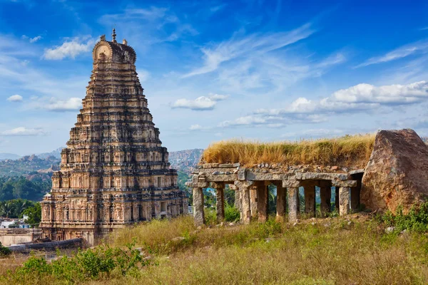 られたヴィルパカシャ寺。ハンピ、カルナータカ州、インド — ストック写真