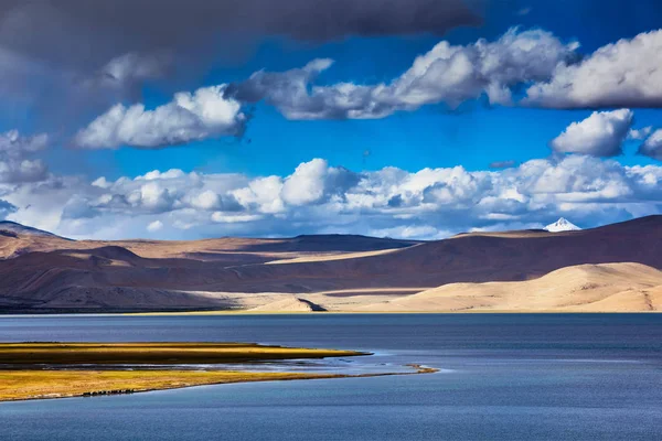 Lago montano himalayano Tso Moriri, Ladakh — Foto Stock