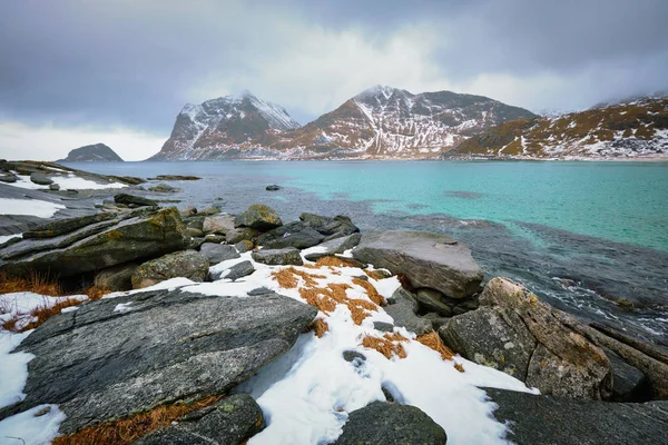 Costa rocosa de fiordo en Noruega —  Fotos de Stock