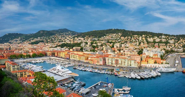 Panorama van de oude haven van Nice met jachten, Frankrijk — Stockfoto