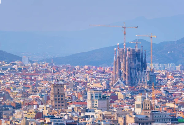 Barcelona ciudad con Sagrada Familia, España —  Fotos de Stock