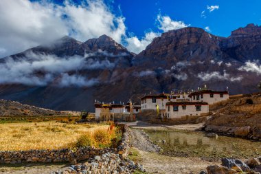 Küçük Tibet olarak bilinen Spiti Vadisi aslosundaki köylü Himalaya manzarası. Himachal Pradesh, Hindistan