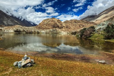 Lohan Tso Dağı Gölü. Nubra Vadisi, Ladakh, Hindistan