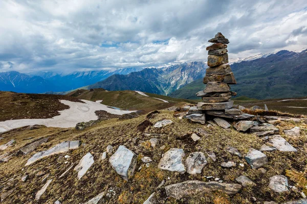 Stenen cairn in de Himalaya — Stockfoto