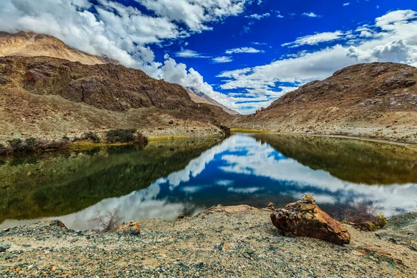 Lago da montanha Lohan Tso. Nubra Valley, Ladakh, Índia — Fotografia de Stock