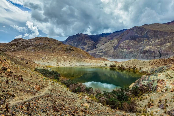 Lago di montagna Lohan Tso. Valle del Nubra, Ladakh, India — Foto Stock