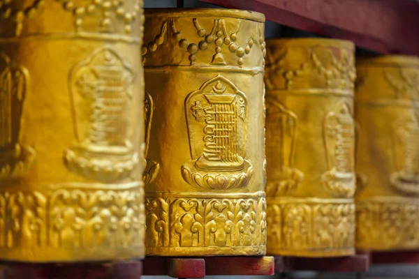Молитовні колеса в монастирі Табо. — стокове фото