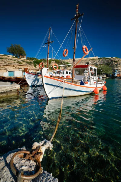 Fishing boars in harbour in fishing village of Mandrakia, Milos island, Greece — Stock Photo, Image