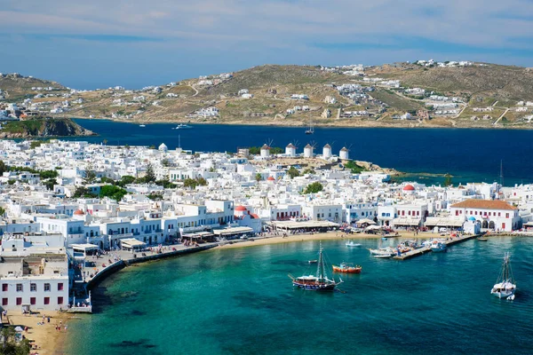 Mykonos ö hamn med båtar, Cykladerna öar, Grekland — Stockfoto