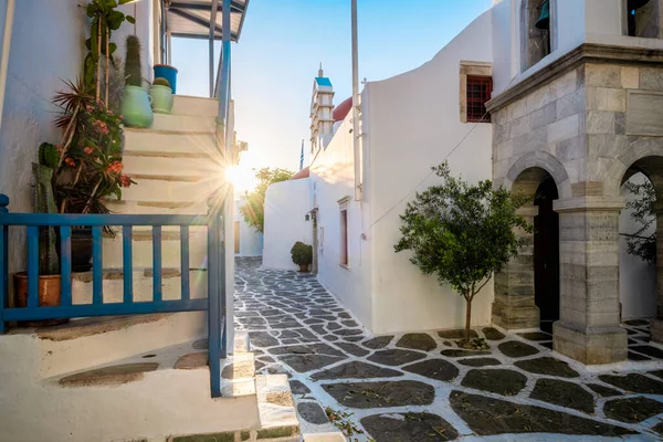 Міська вулиця Mykonos Chora на острові Mykonos (Греція). — стокове фото