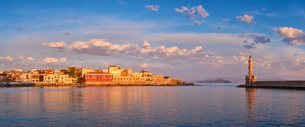 Porto antigo pitoresco de Chania, ilha de Creta. Grécia — Fotografia de Stock