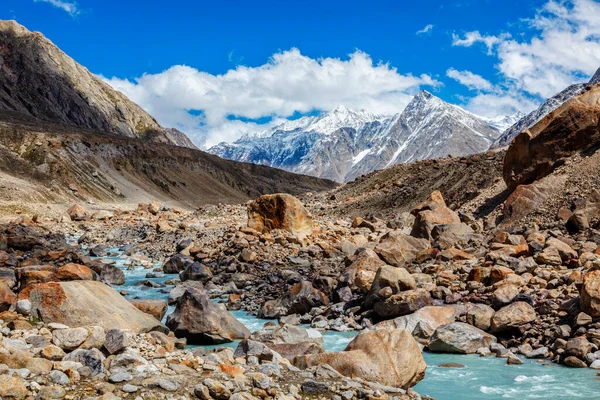 Rio Chandra no Himalaia — Fotografia de Stock