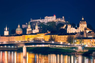Salzburg şehir akşam manzarası