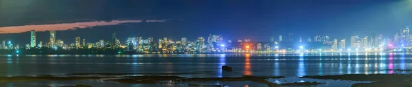 El horizonte de Mumbai por la noche — Foto de Stock