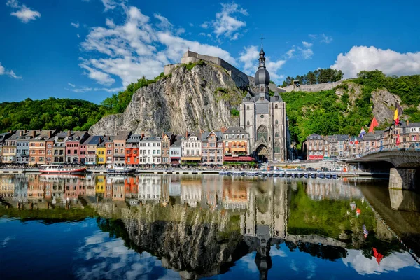 Blick auf die malerische Stadt Dinant. Belgien — Stockfoto