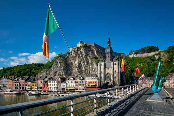 Pohled na malebné město Dinant. Belgie — Stock fotografie