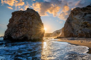 Gün batımında Fyriplaka plajı, Milos Adası, Kiklad, Yunanistan