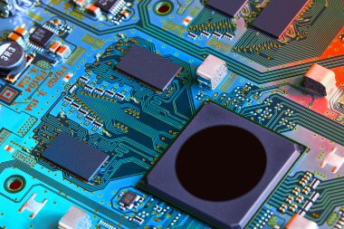 Elektronik devre kartı kapanıyor.