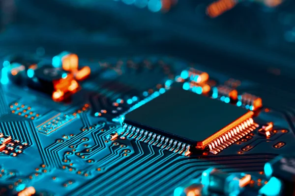 Elektronik devre kartı kapanıyor.