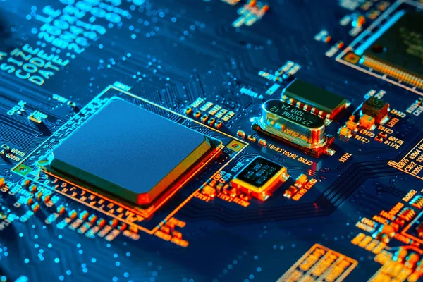 Placa Circuito Electrónico Con Componentes Electrónicos Como Chips Cerca Concepto — Foto de Stock