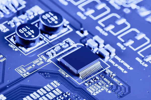 Placa Circuito Electrónico Con Componentes Electrónicos Como Chips Cerca Concepto — Foto de Stock