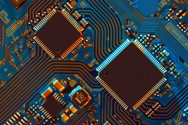 Placa Circuito Electrónico Con Componentes Electrónicos Como Chips Cerca Concepto —  Fotos de Stock