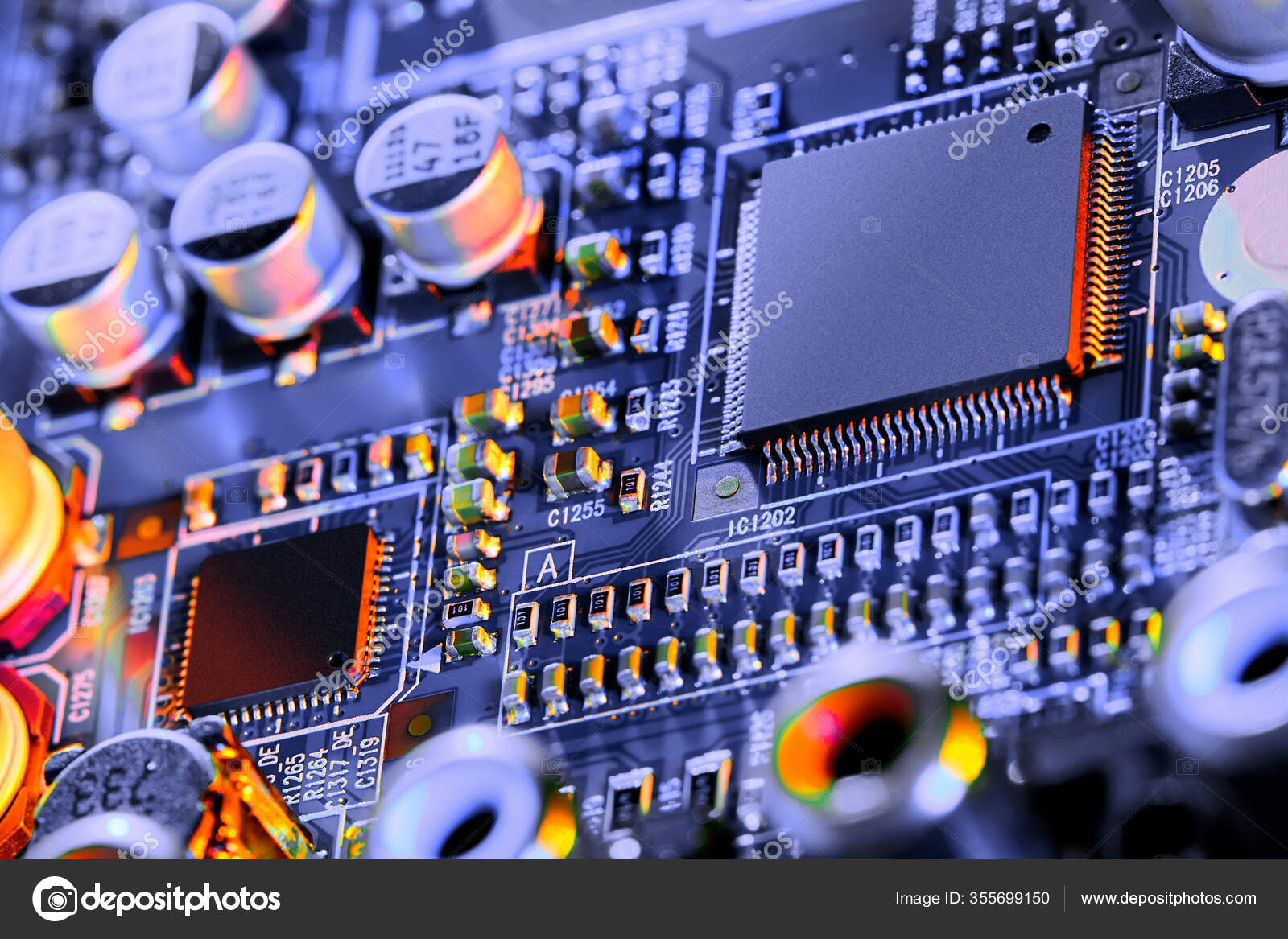 Electronic Circuit Board Electronic Components Chips Close Stock Photo by  ©Raimundas 355699150