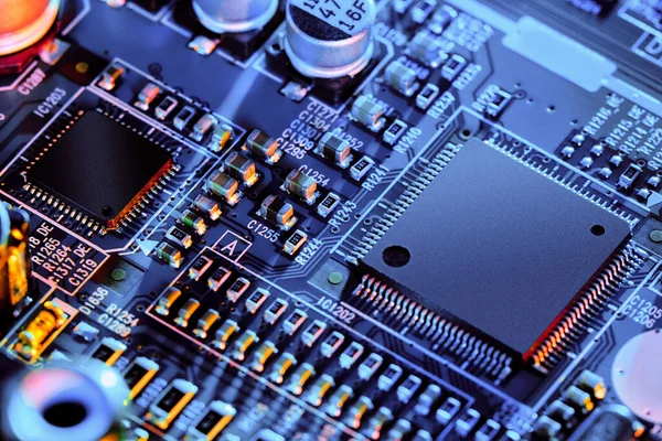 Placa Circuito Electrónico Con Componentes Electrónicos Como Chips Primer Plano — Foto de Stock