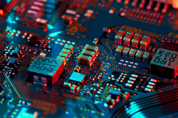 Elektroniskt Kretskort Med Elektroniska Komponenter Såsom Chips Närbild — Stockfoto