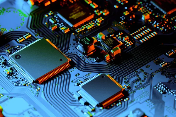 Placa Circuito Electrónico Con Componentes Electrónicos Como Chips Primer Plano — Foto de Stock