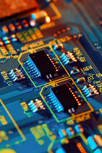 Placa Circuito Electrónico Con Componentes Electrónicos Como Chips Primer Plano — Foto de Stock