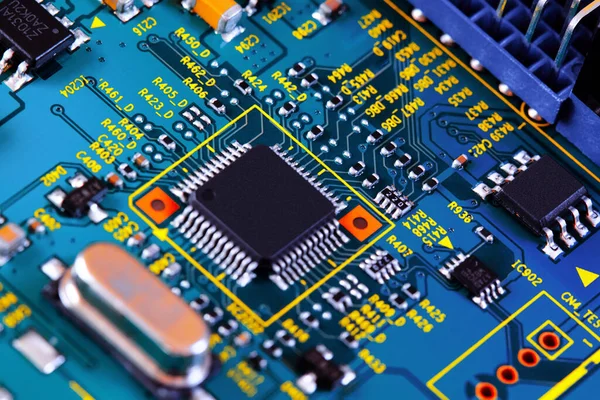 Placa Circuito Electrónico Con Componentes Electrónicos Como Chips Primer Plano — Foto de Stock