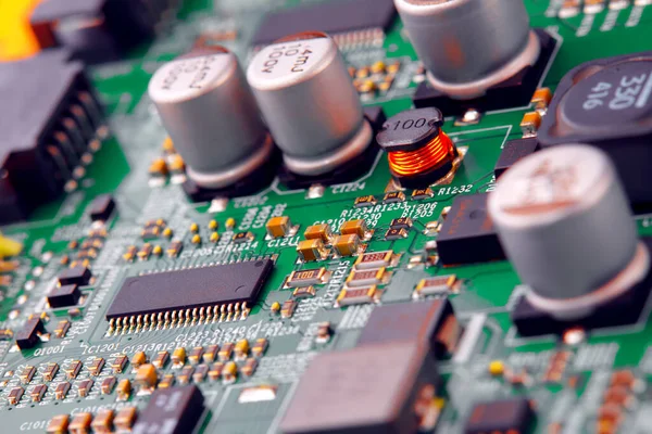 Placa Circuito Electrónico Con Componentes Electrónicos Como Chips Primer Plano — Foto de Stock
