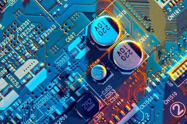 Placa Circuito Eletrônico Com Componentes Eletrônicos Como Chips Perto — Fotografia de Stock