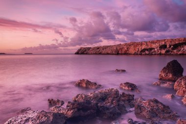 Denizde gün doğumu