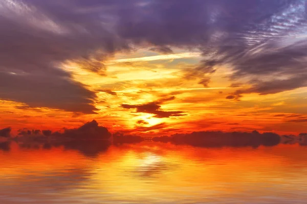 Laut fantastis matahari terbenam — Stok Foto