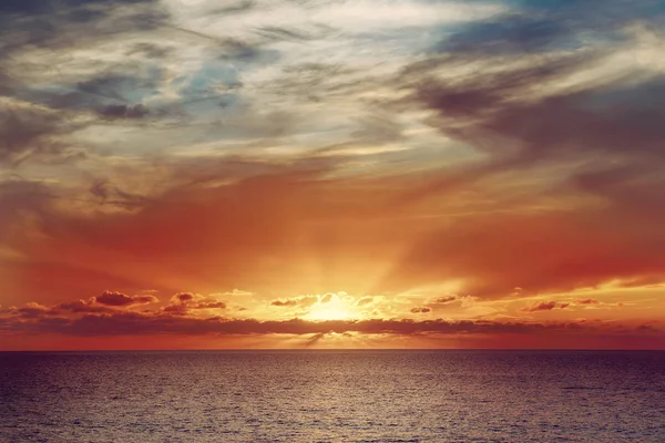 Coucher de soleil en mer — Photo