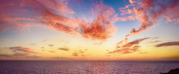 ดวงอาทิตย์ตกที่ทะเล — ภาพถ่ายสต็อก