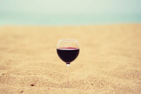 Wine on the sand — Stock Photo, Image